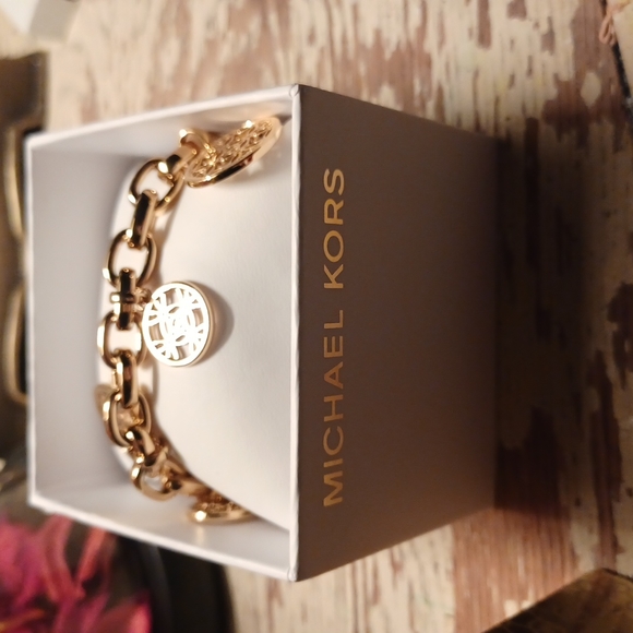 Michael Kors bracelet. Very beautiful! Brand new.  Retails $185. - Picture 1 of 4